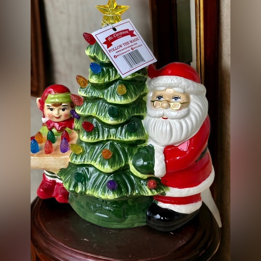 Mr. Christmas
10” Santa & elf Nostalgic Ceramic led lighted Tree NWT
